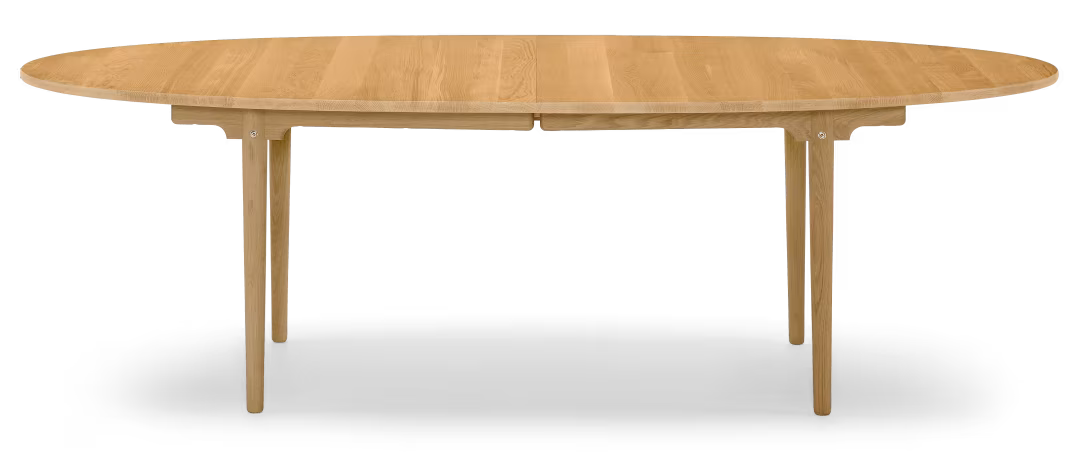 CH339 Spisebord fra Carl Hansen & Søn Eg / Olie / Udtræk til 2 plader inkl. 1 træstøtteben i sort - Jacobsen Plus